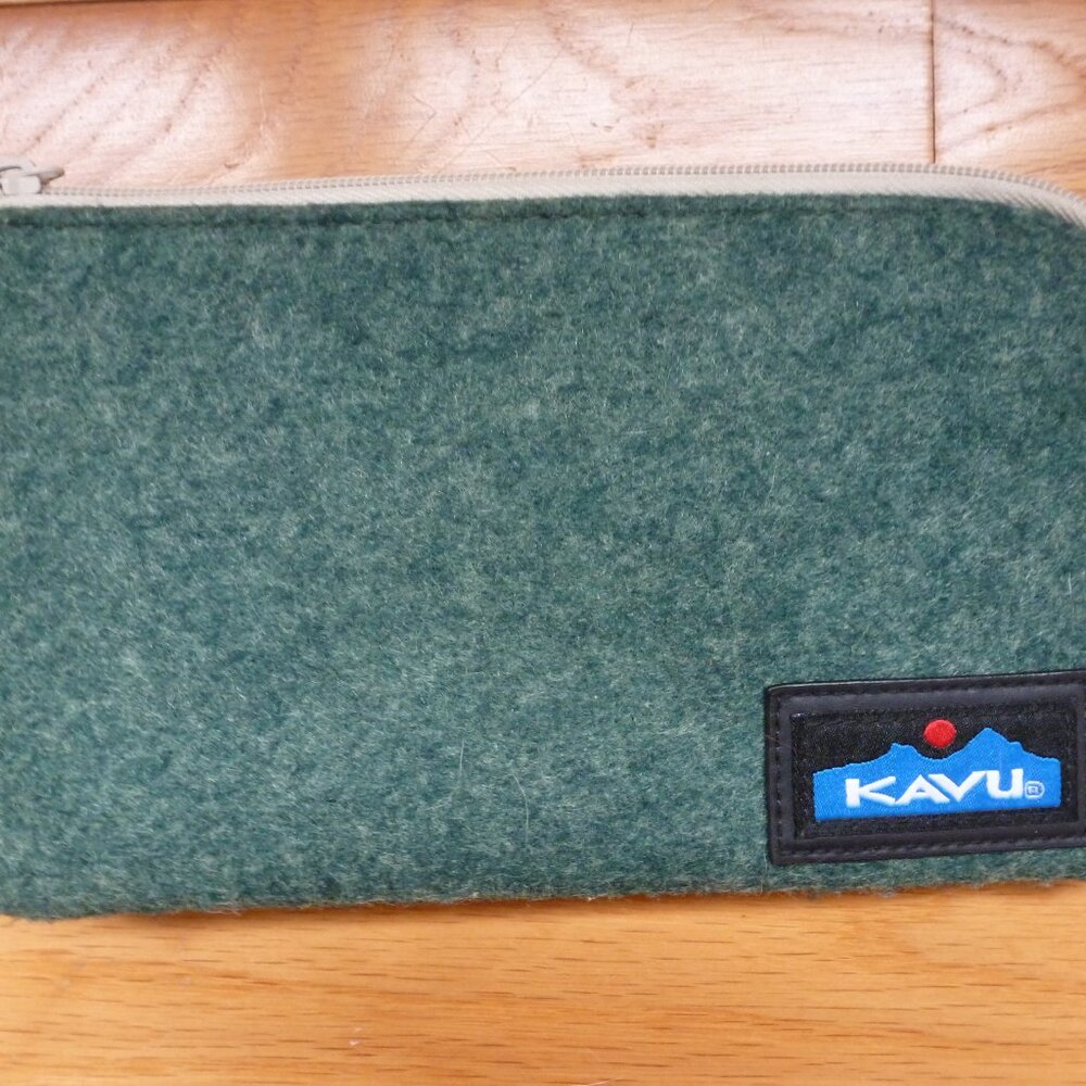 Kavu Felt Cammi Clutch